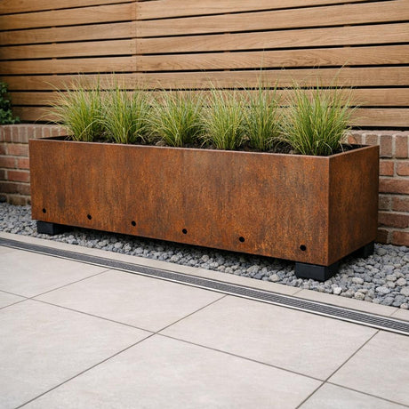 Roestvlekken voorkomen bij een cortenstaal plantenbak